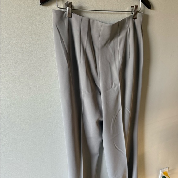 Armani Wide Leg High-Waisted Pants
Ankle Length - Picture 4 of 4